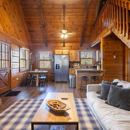 Dudley II By Avantstay Comfortable Cabin W Hot Tub Views Пиджен-Фордж Экстерьер фото
