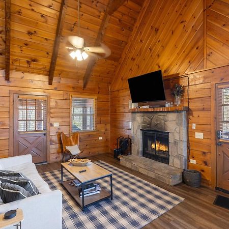 Dudley II By Avantstay Comfortable Cabin W Hot Tub Views Пиджен-Фордж Экстерьер фото