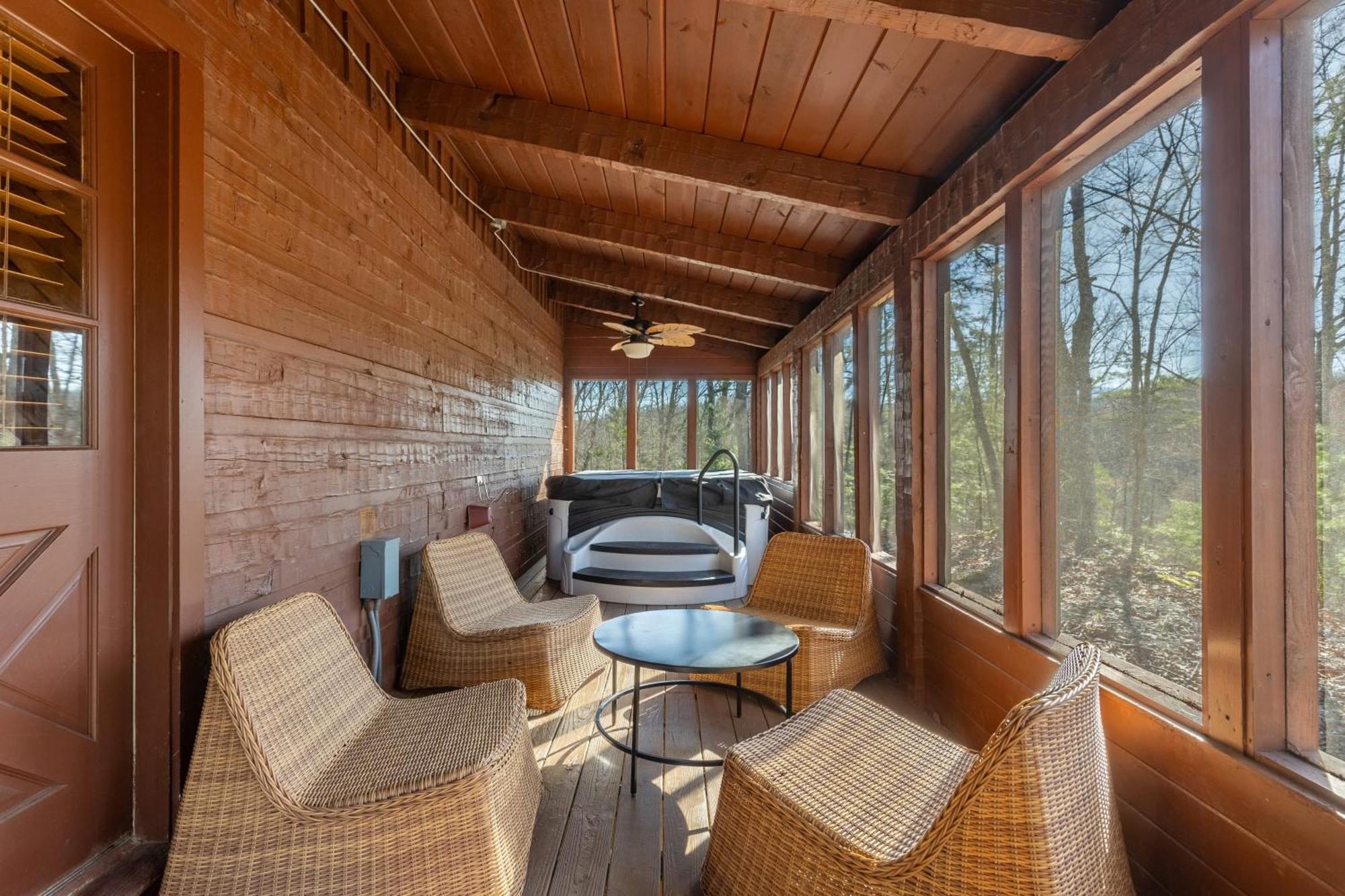 Dudley II By Avantstay Comfortable Cabin W Hot Tub Views Пиджен-Фордж Экстерьер фото